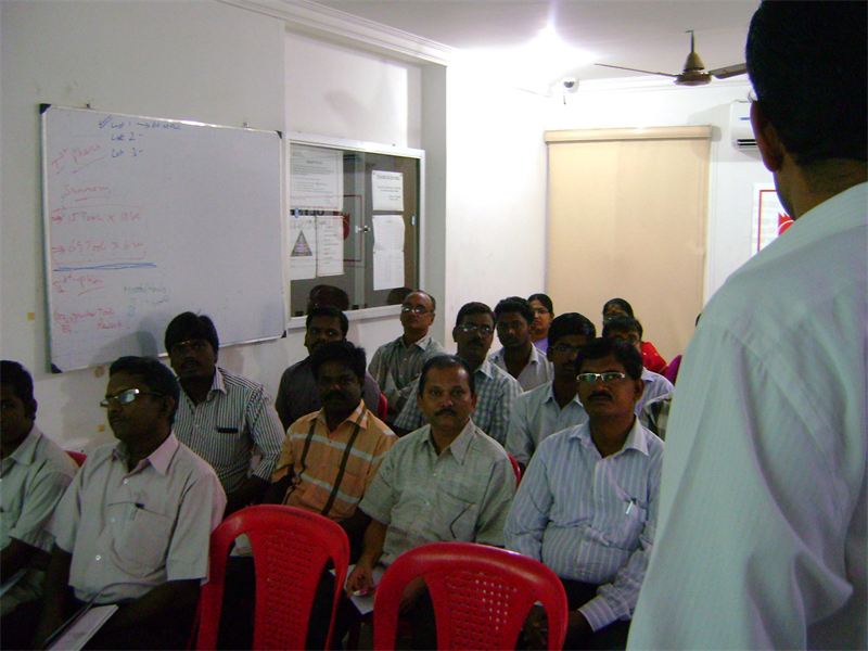 Rajneesh Jain leading a classroom session